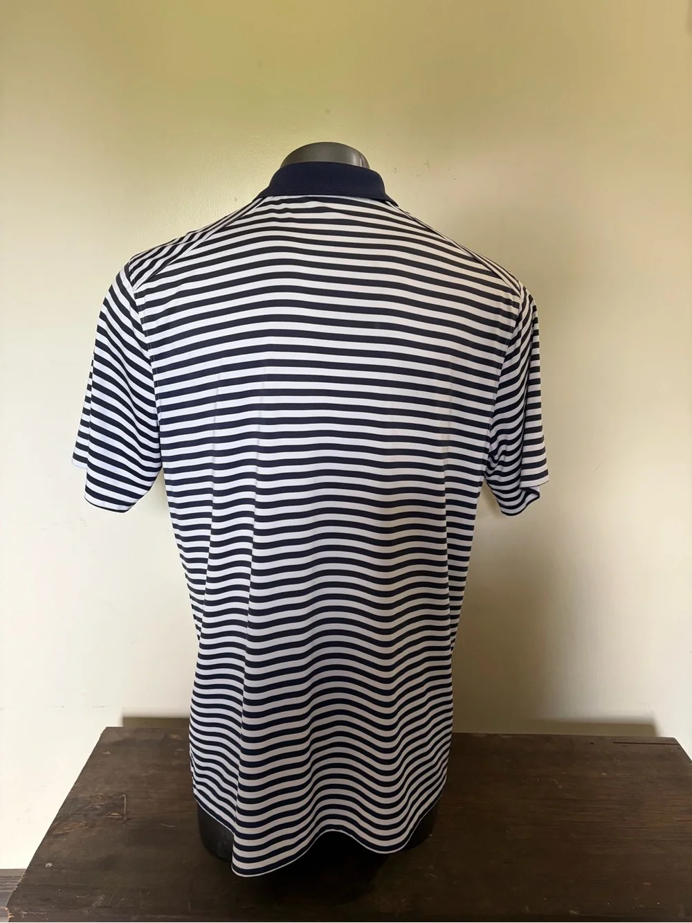 Nike golf dry fit Polo shirt men’s size extra large Navy blue & white stripes